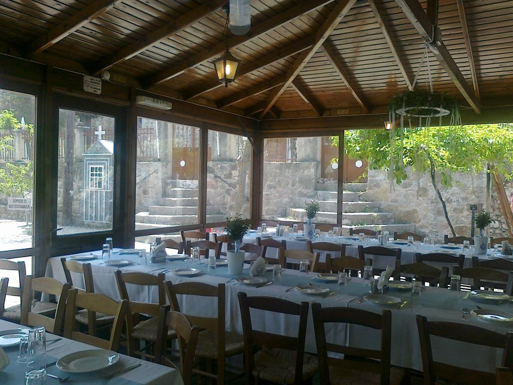 Pyrgos Houses And Restaurant Avgonima Exterior photo