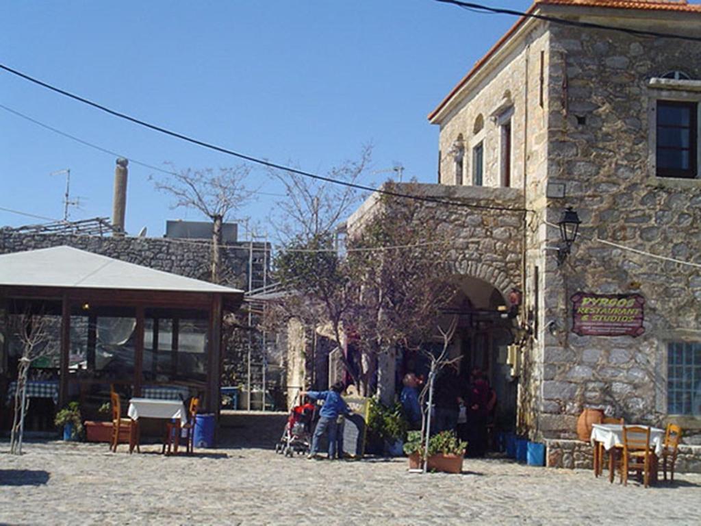 Pyrgos Houses And Restaurant Avgonima Exterior photo