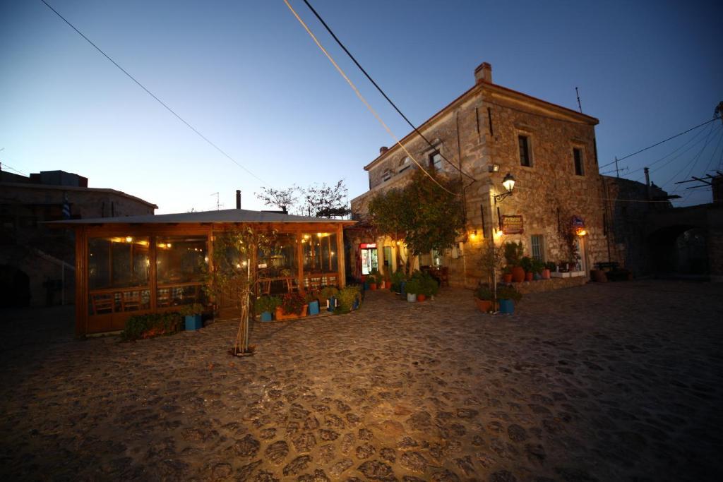 Pyrgos Houses And Restaurant Avgonima Exterior photo
