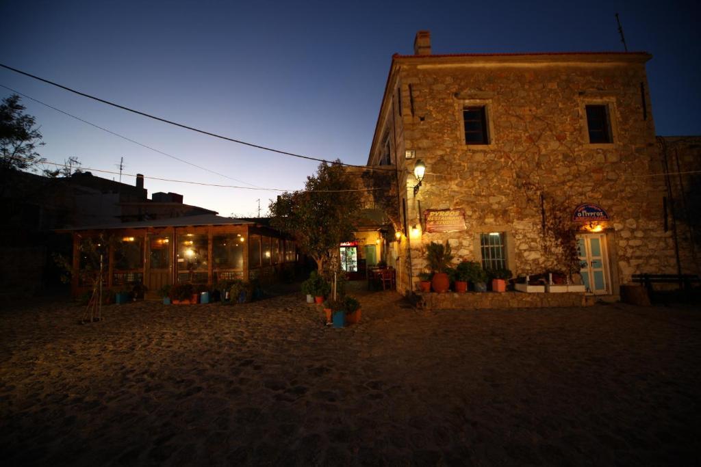 Pyrgos Houses And Restaurant Avgonima Exterior photo